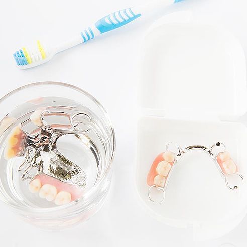 Čistenie zubnej náhrady | Protefix